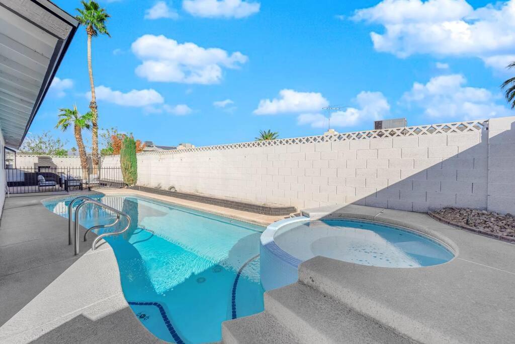 Vegas Bliss Near The Strip - Pet & Family Friendly Holiday home Las Vegas