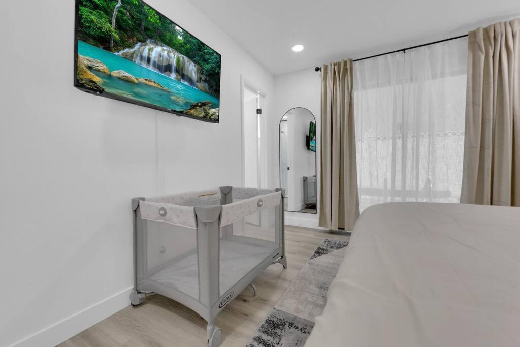 Vegas Bliss Near The Strip - Pet & Family Friendly Holiday home