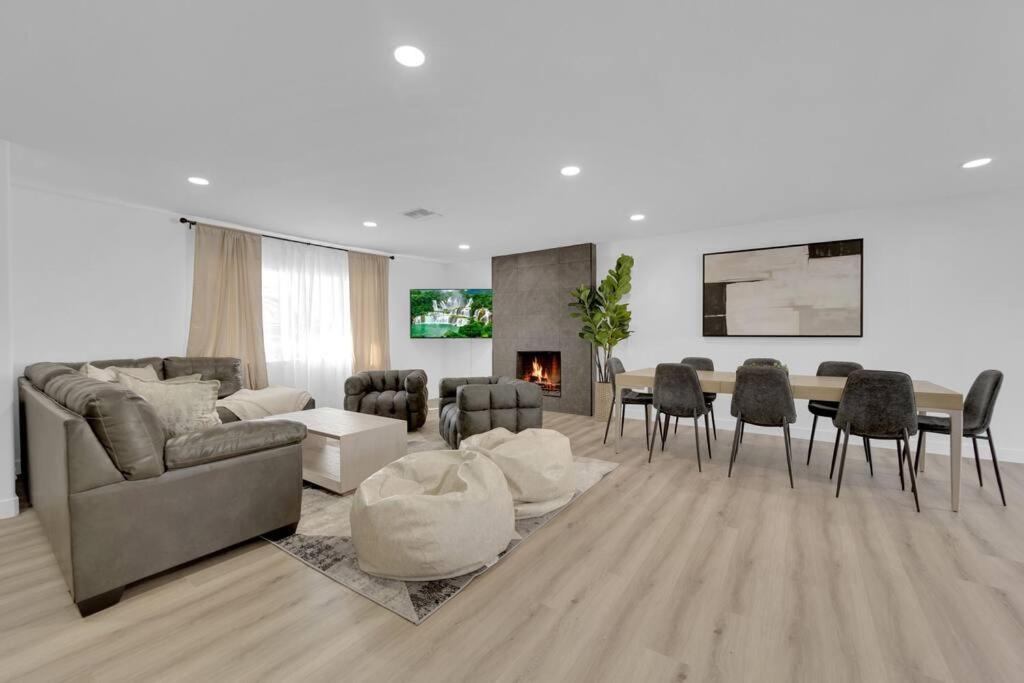 Vegas Bliss Near The Strip - Pet & Family Friendly Holiday home Las Vegas