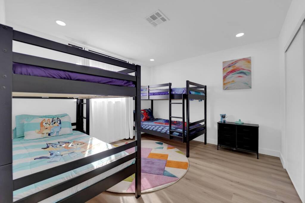 Vegas Bliss Near The Strip - Pet & Family Friendly Holiday home