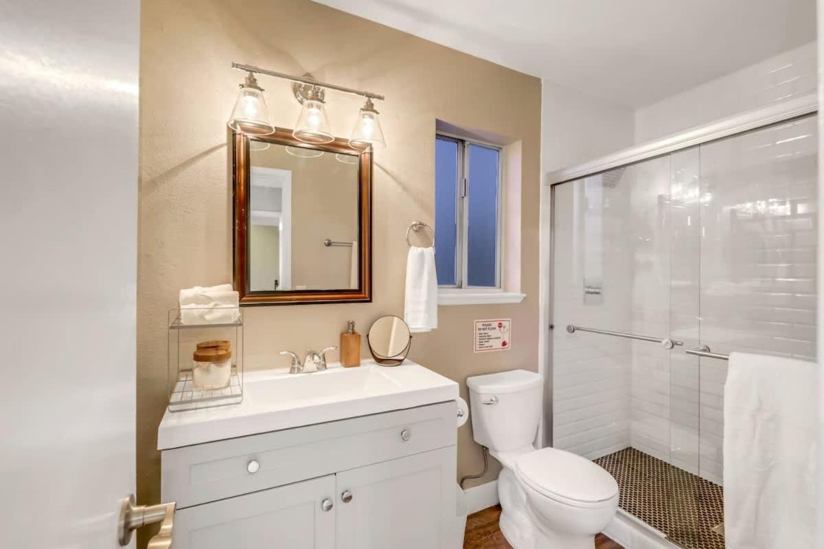 Newly Renovated Modern Oasis W Pool Mins To Strip Las Vegas