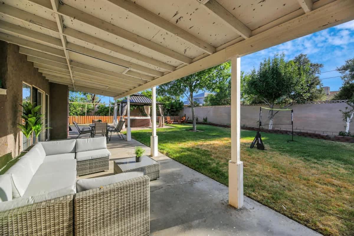 Modern With Theater And Hot Tub Holiday home *
