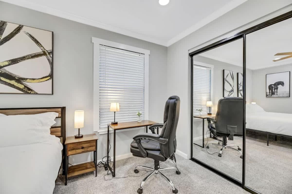 Modern With Theater And Hot Tub Holiday home Las Vegas