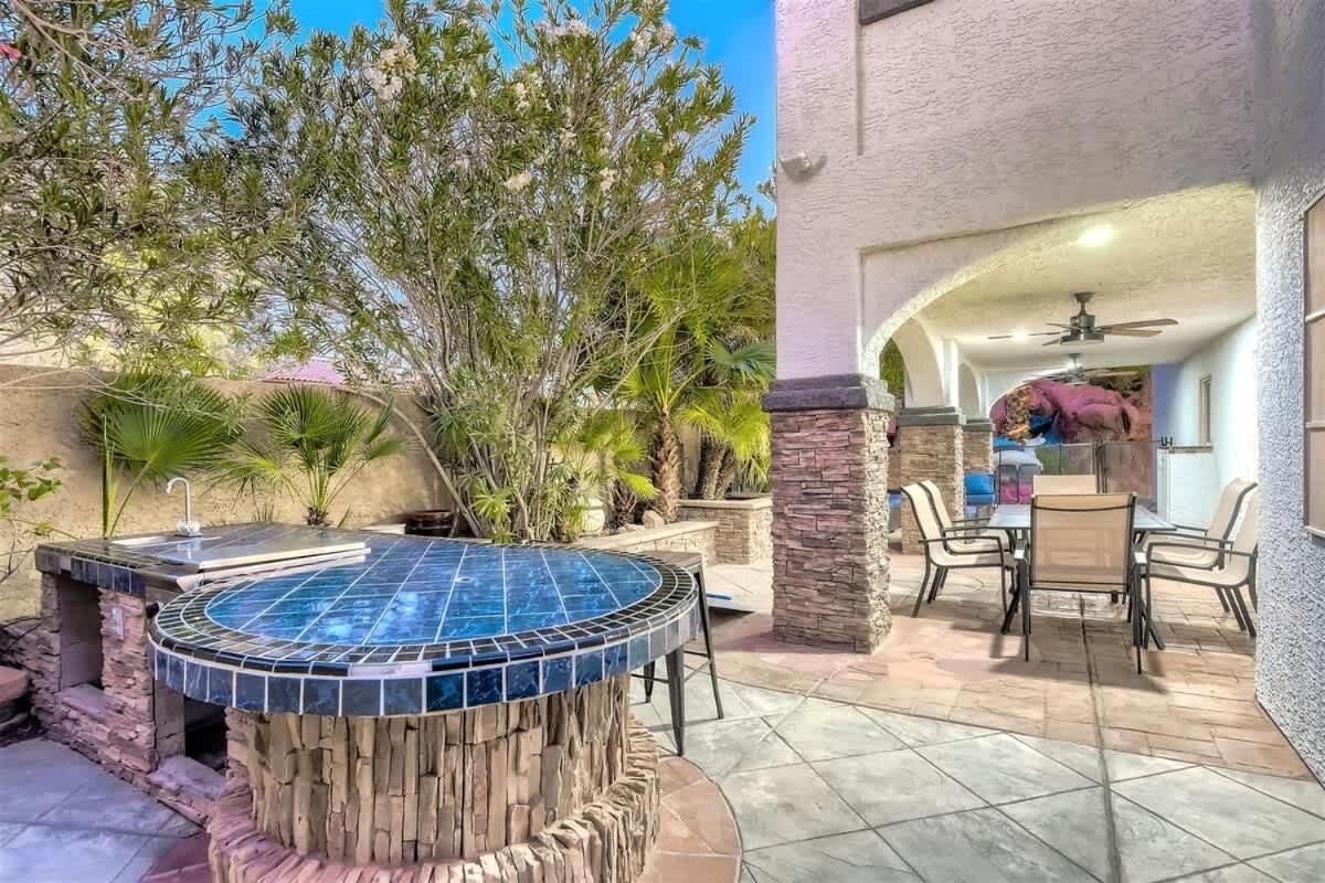 Villa Wild Oasis With Omg Amazing Pool Modern Las Vegas
