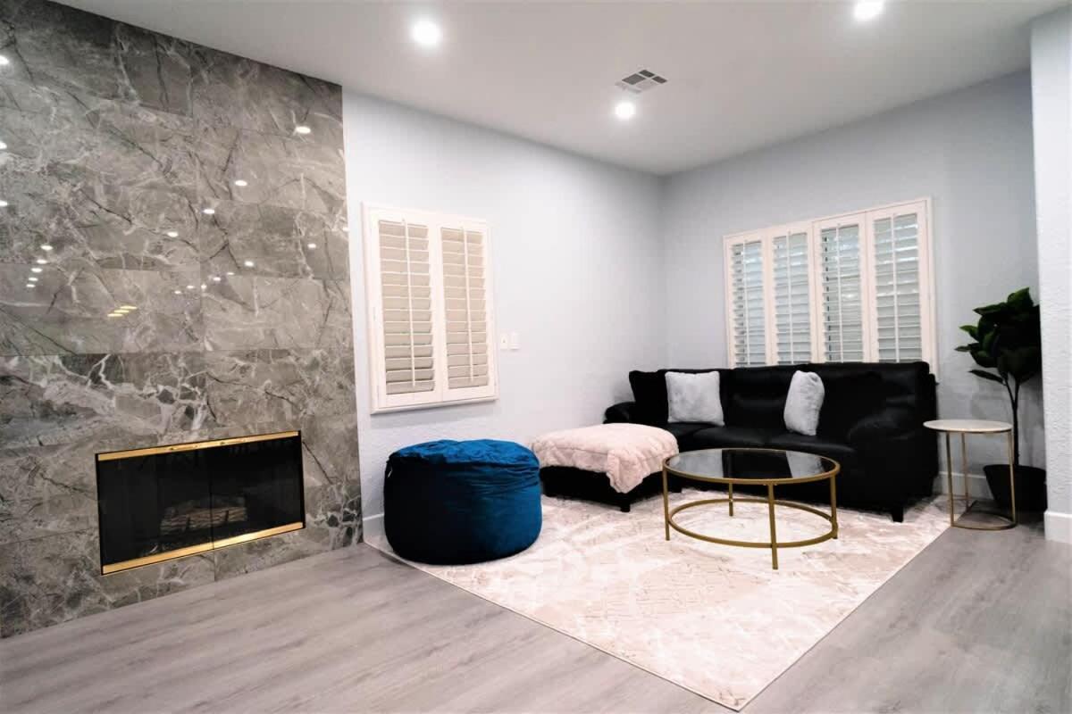 Wild Oasis With Omg Amazing Pool Modern * Las Vegas