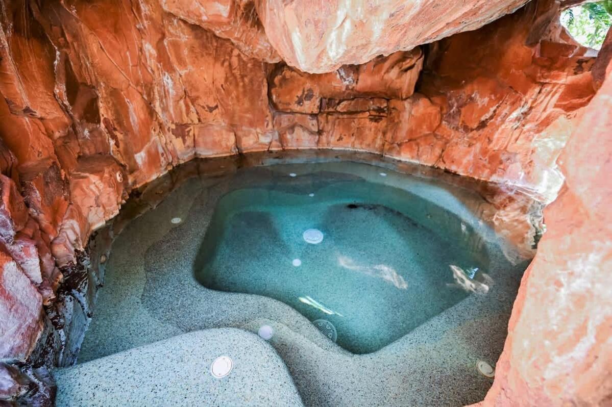 Villa Wild Oasis With Omg Amazing Pool Modern
