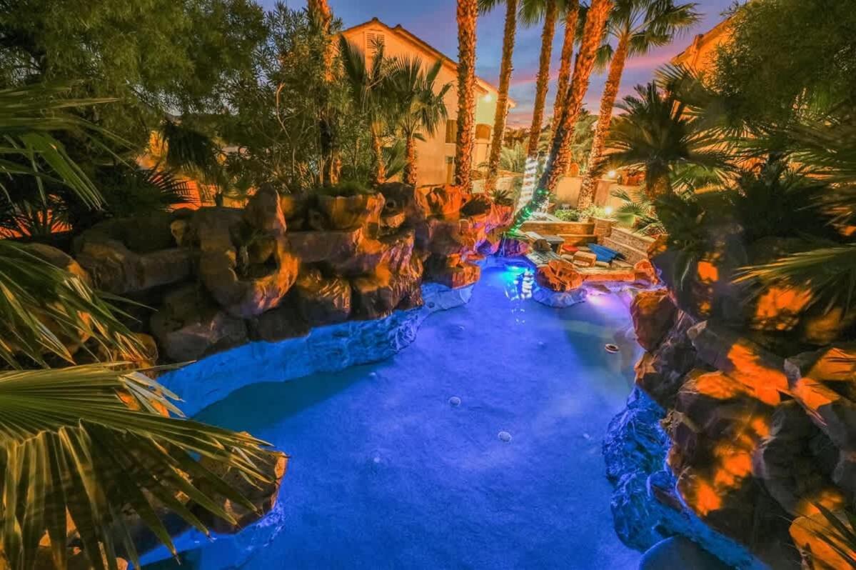 Wild Oasis With Omg Amazing Pool Modern