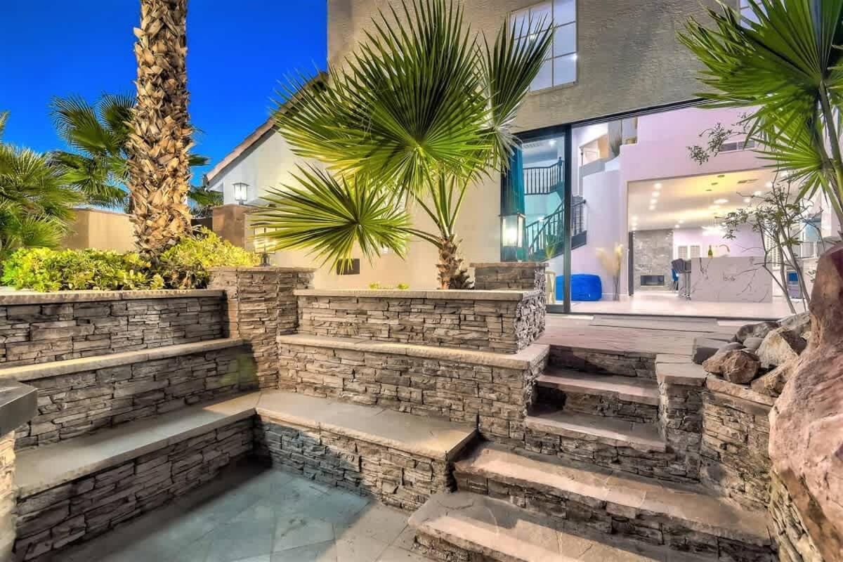 Villa Wild Oasis With Omg Amazing Pool Modern Las Vegas