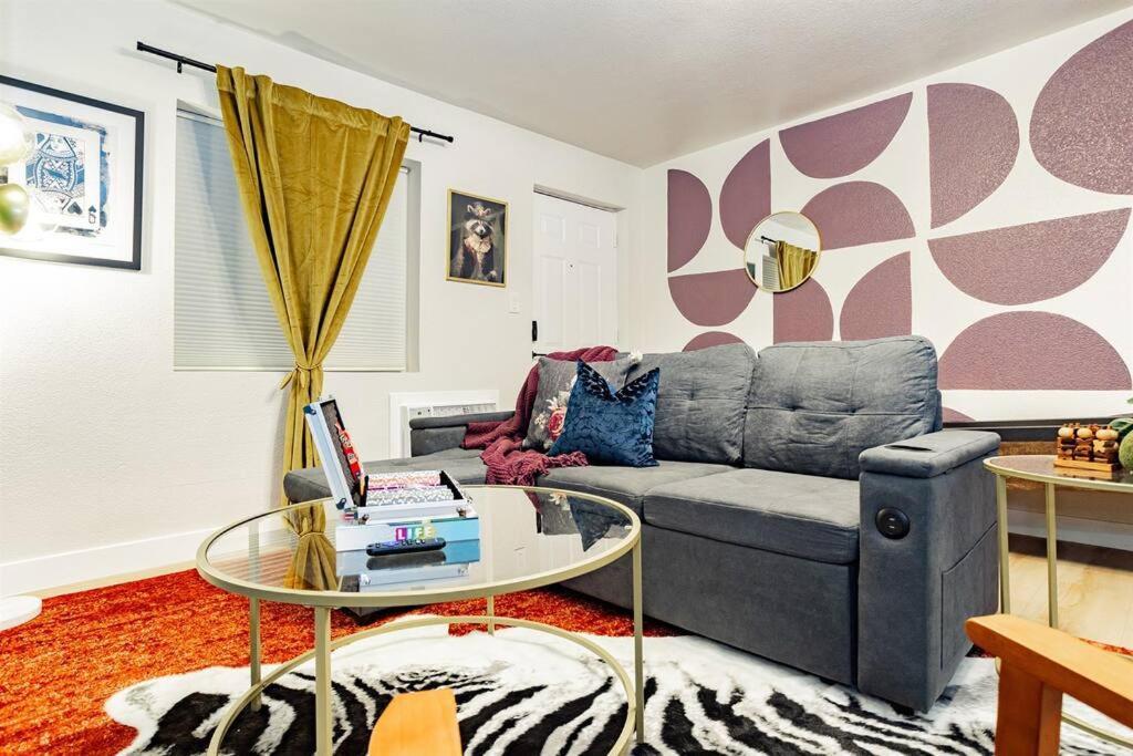 Star Unit 3- New Premier & Private Vegas Arts District Ferienhaus