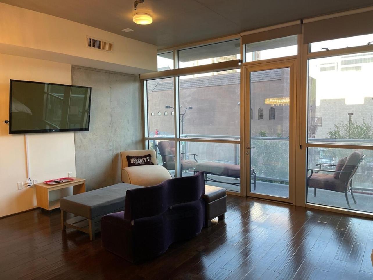 Balcony Luxury High Rise Downtown Fremont Casinos Holiday home Las Vegas