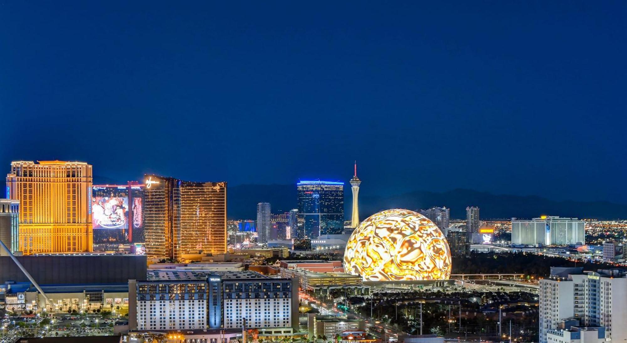 Mgm Signature-22-805 F1 Track & Strip View Balcony Las Vegas