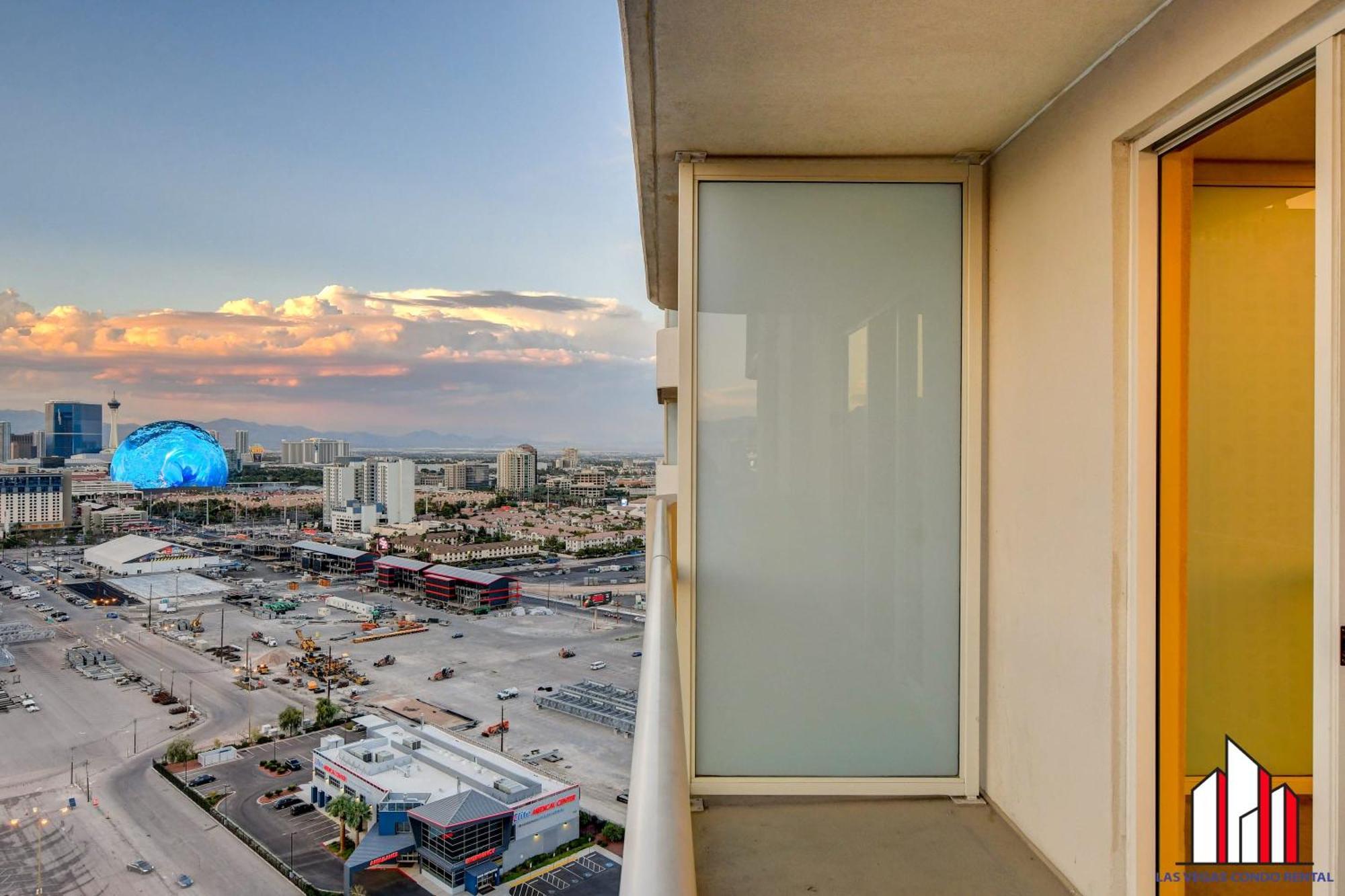 Holiday home Mgm Signature-22-805 F1 Track & Strip View Balcony