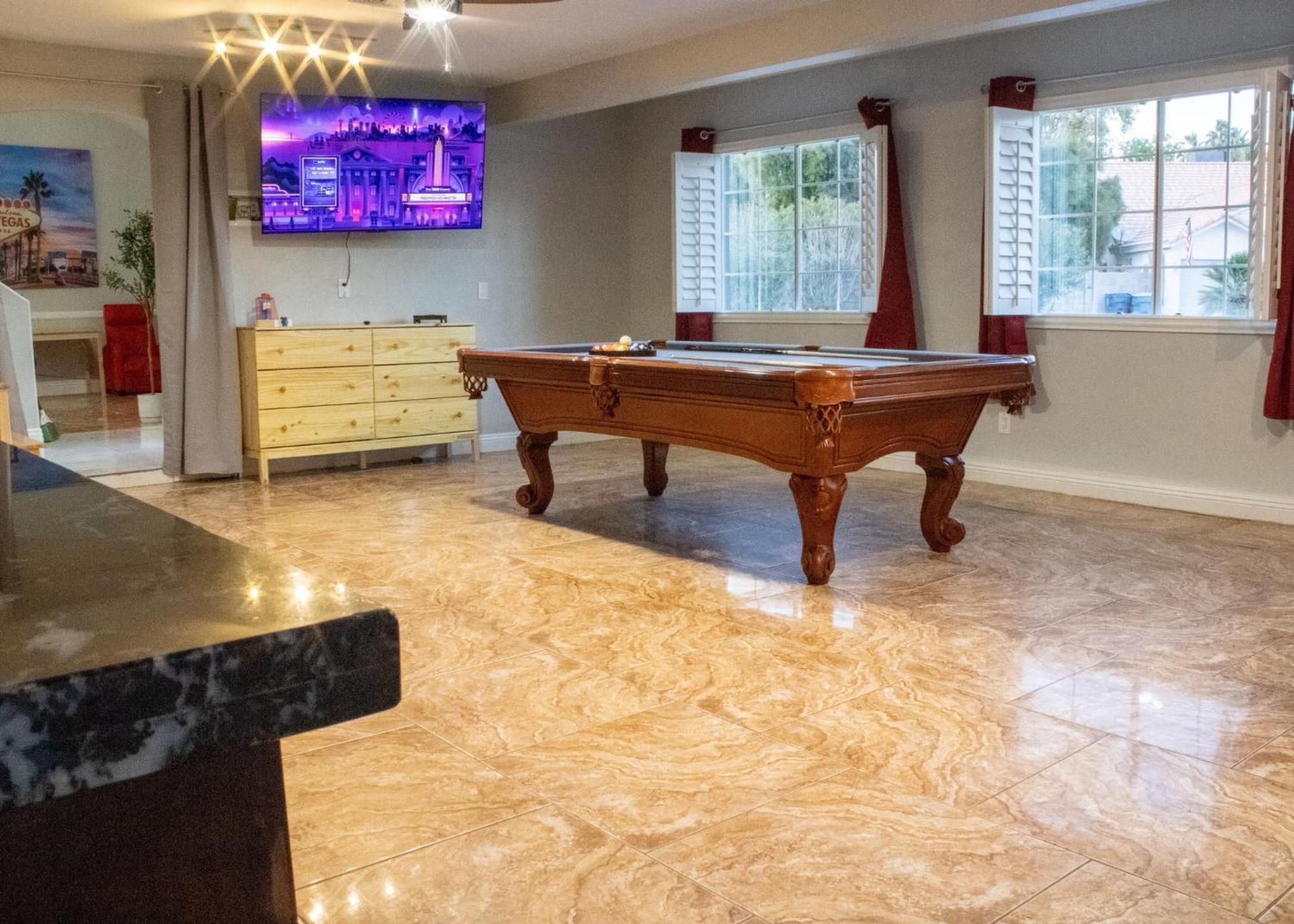 Heated Salt Pool, Bbq, Movie Projector, Stereo, Billiards Table, Arcade Game, Darts - Stone Sanctuary Nw At Childrens Memorial Park, Pool Heat Optional Holiday home