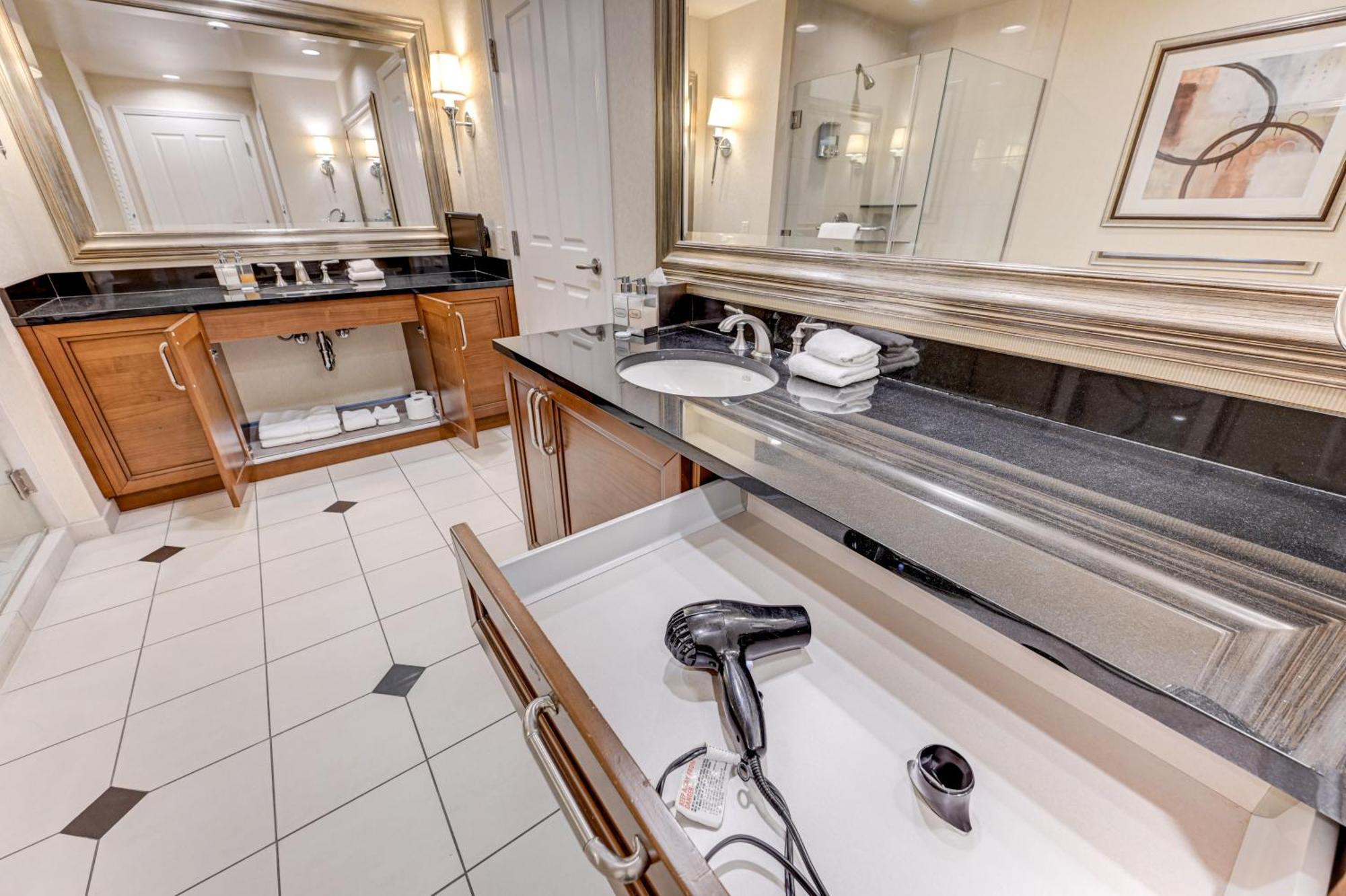Signature Mgm 1 Bedroom Penthouse Apartment