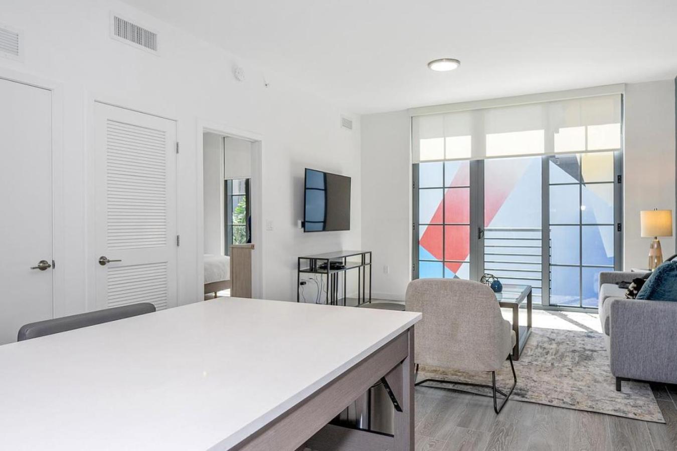 Landing At Valencia - 1 Bedroom In Paradise Apartment *