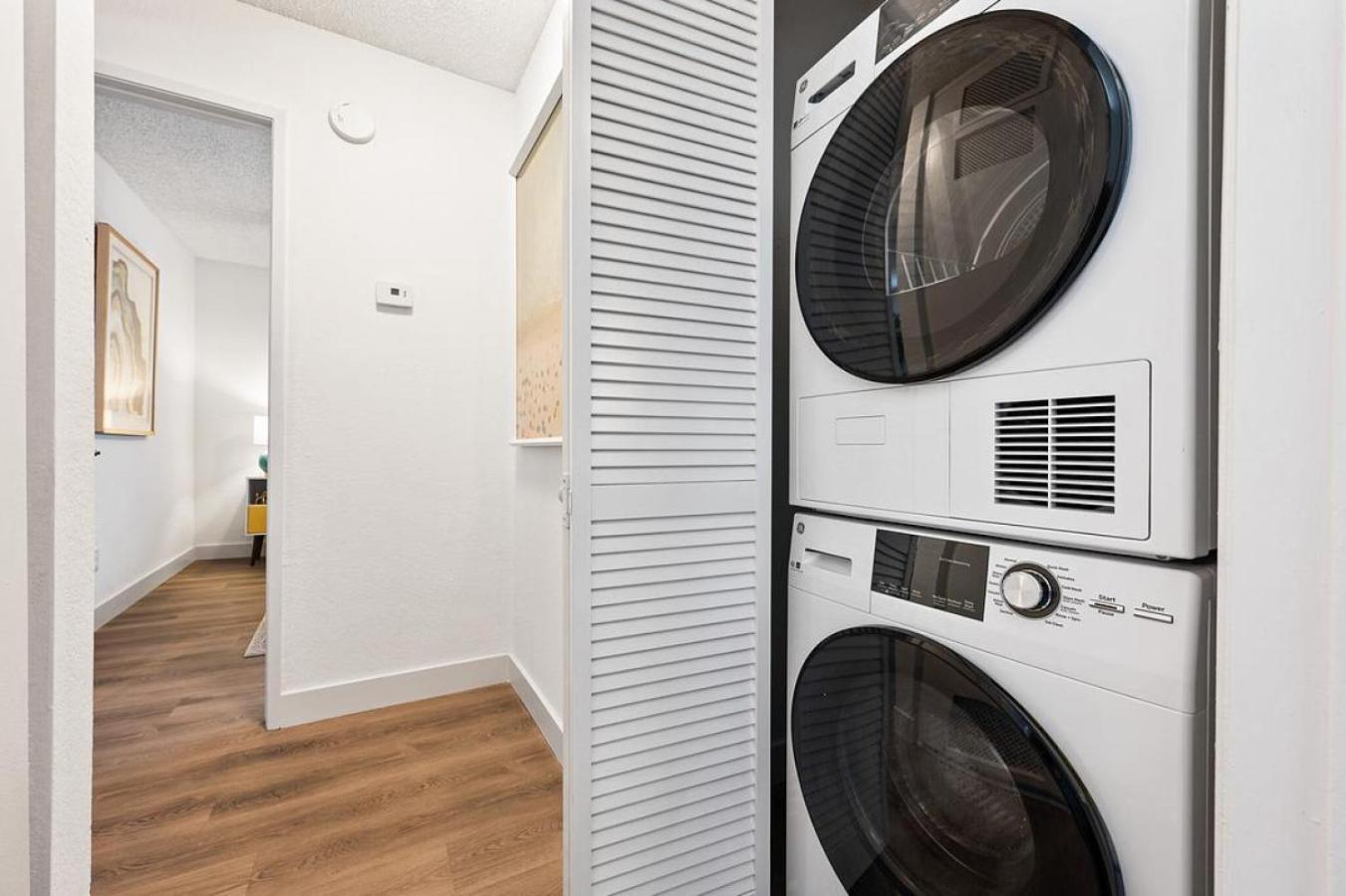 Landing At Valencia - 1 Bedroom In Paradise Apartment