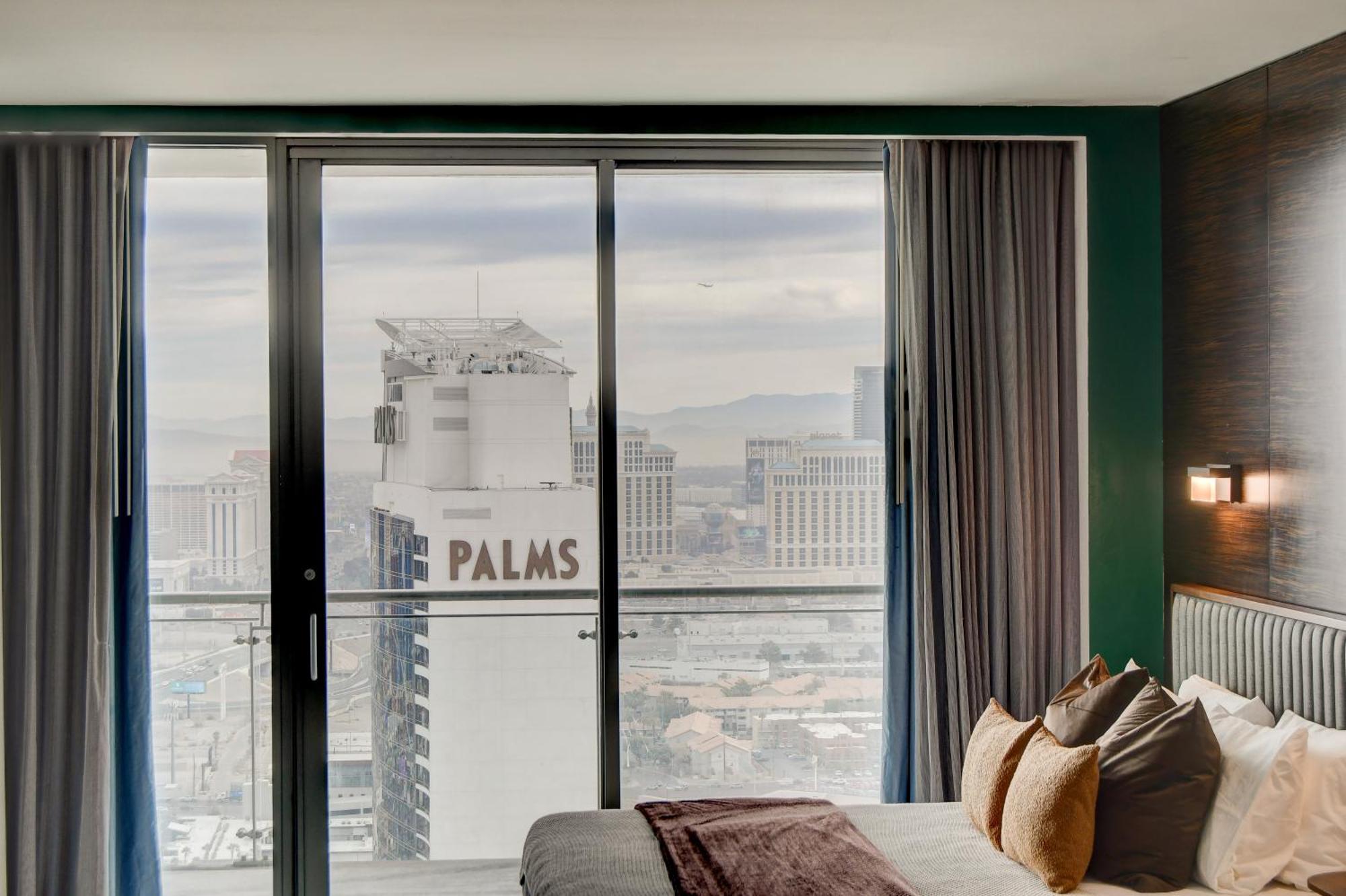 37th Floor Strip View Palm Place