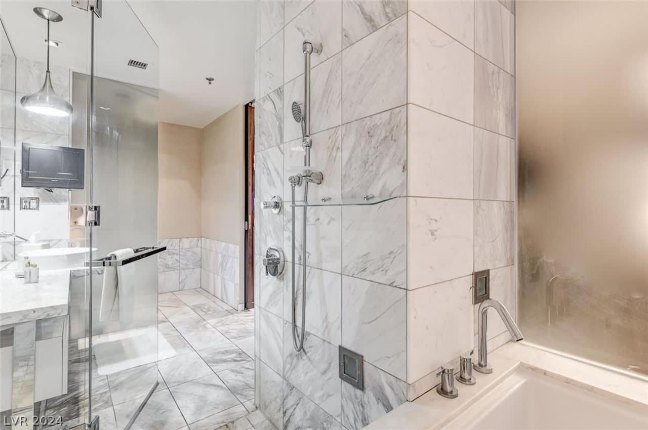Beautiful Strip-view Balcony Access 31318 Las Vegas