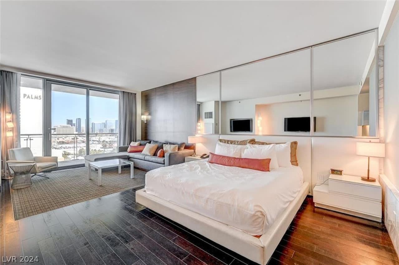 Apartment 35th Floor Palms 35309 Balcony Access *