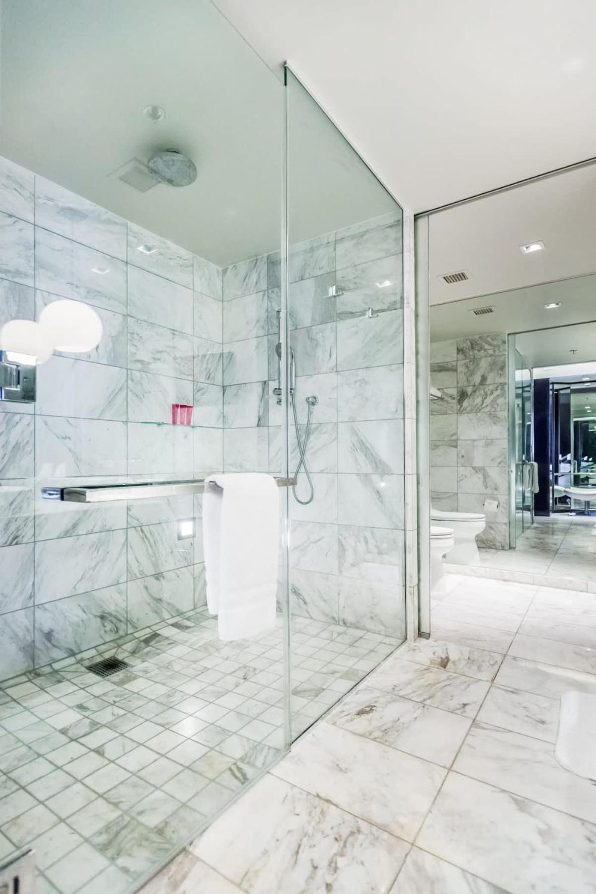 35th Floor Palms 35309 Balcony Access *