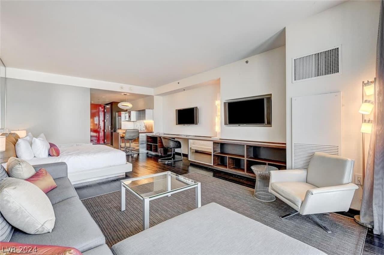 Apartment 35th Floor Palms 35309 Balcony Access *