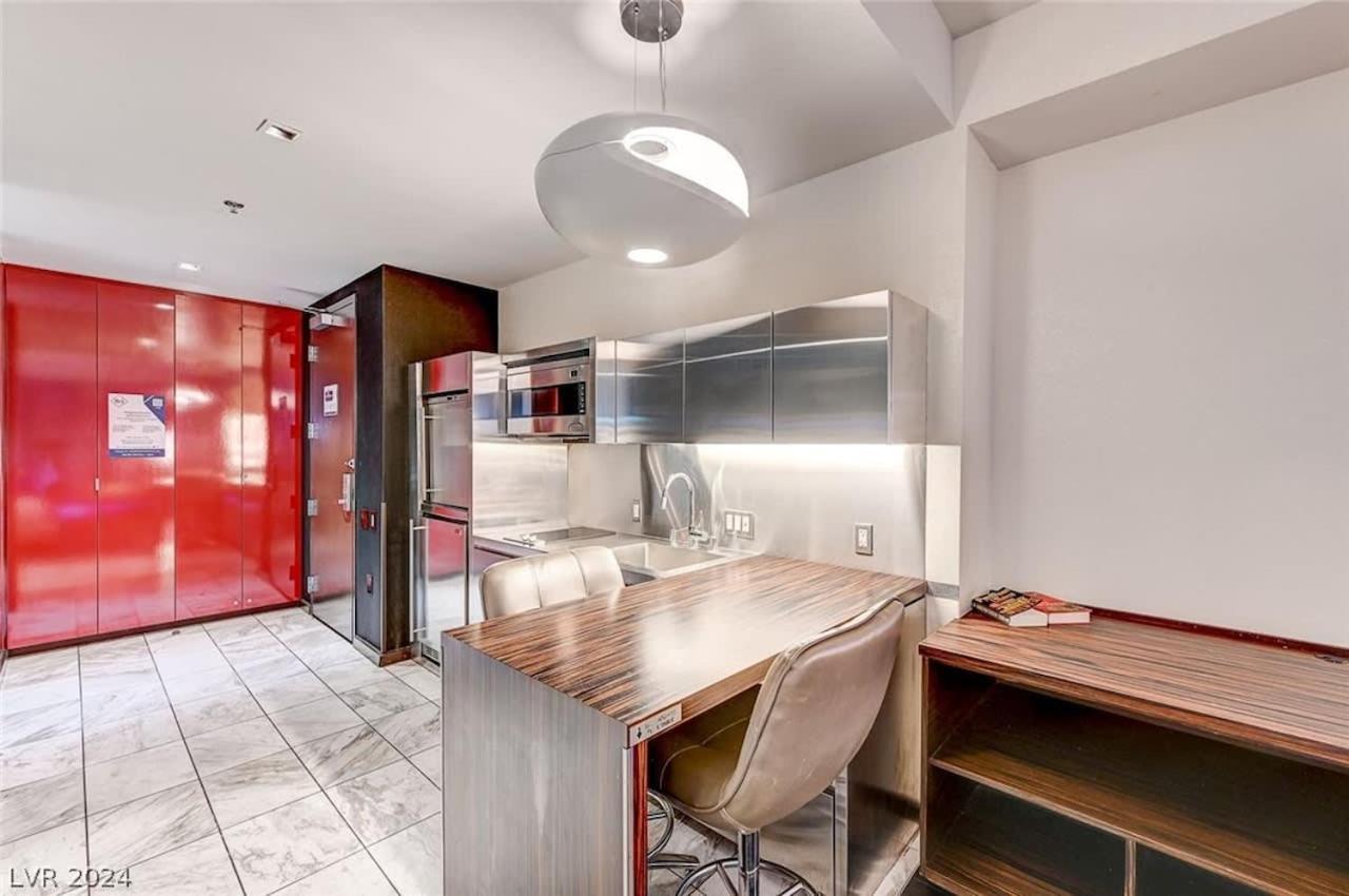 Apartment 35th Floor Palms 35309 Balcony Access Las Vegas