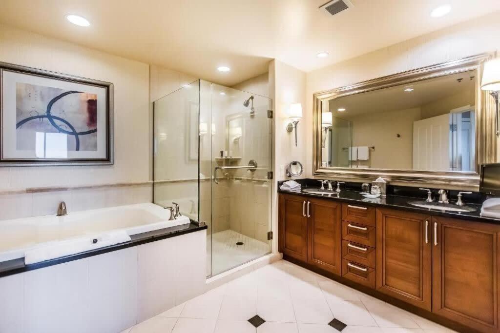 Stunning Mgm Strip View 26611 Las Vegas