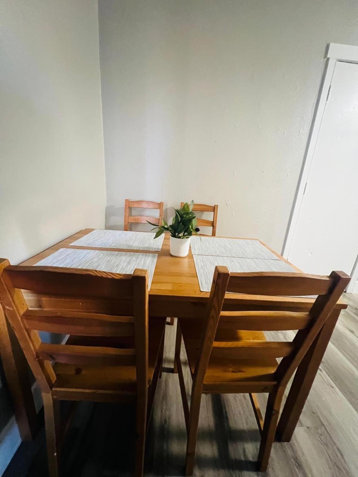 Downtown, Downtown Vegas Apartment *
