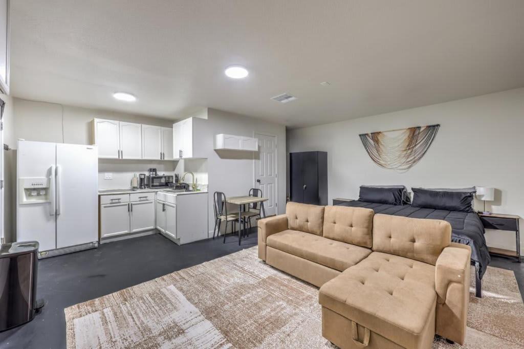 Elegant Private Sleeps 4! 10min To Strip! Las Vegas