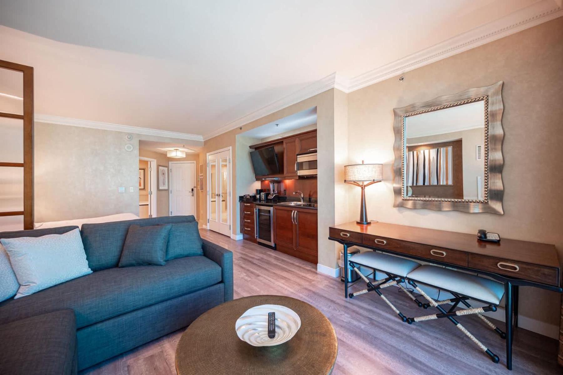 Holiday home No Fee Strip View + Free Valet + Pool