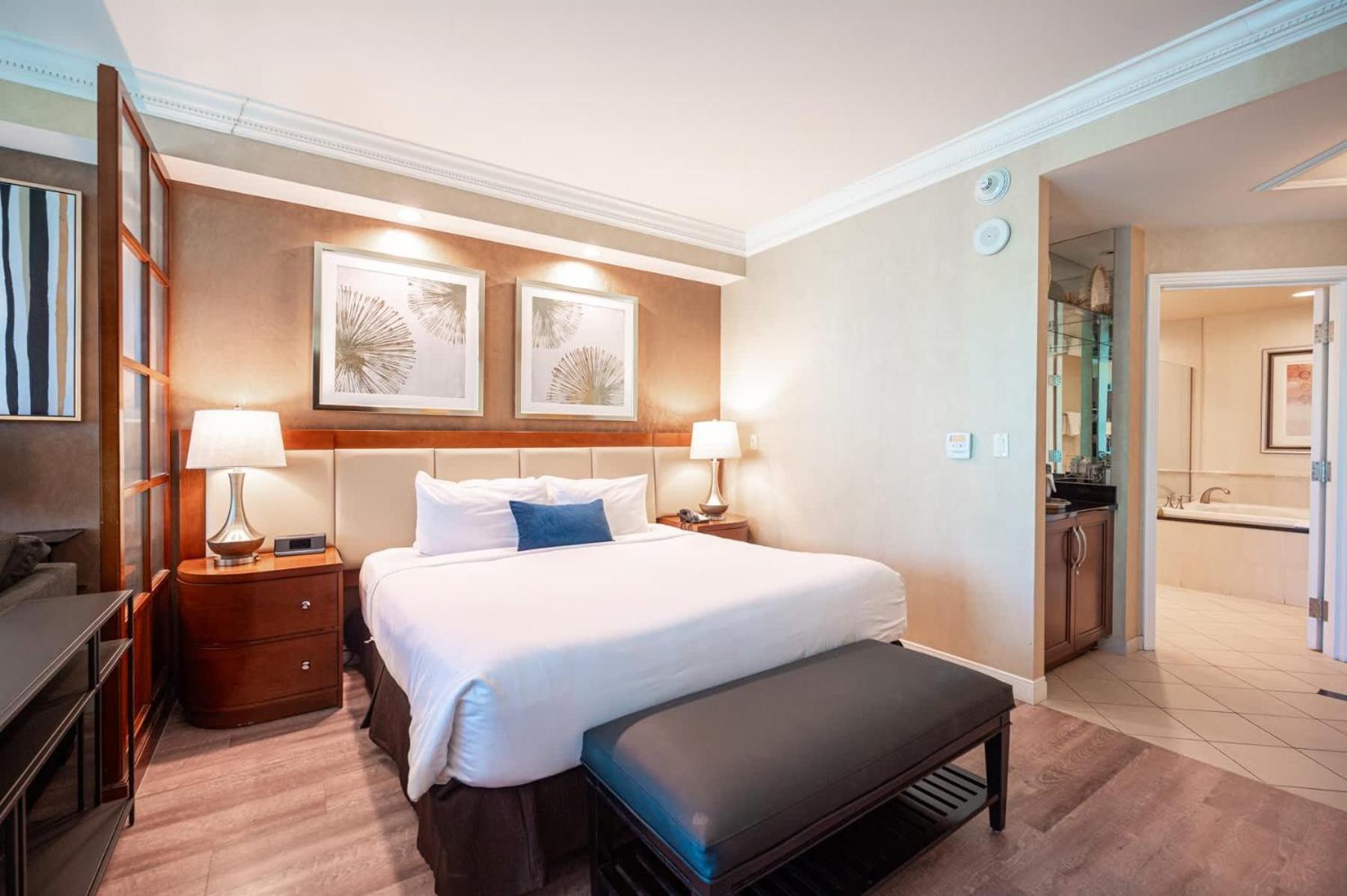 Holiday home No Fee Strip View + Free Valet + Pool