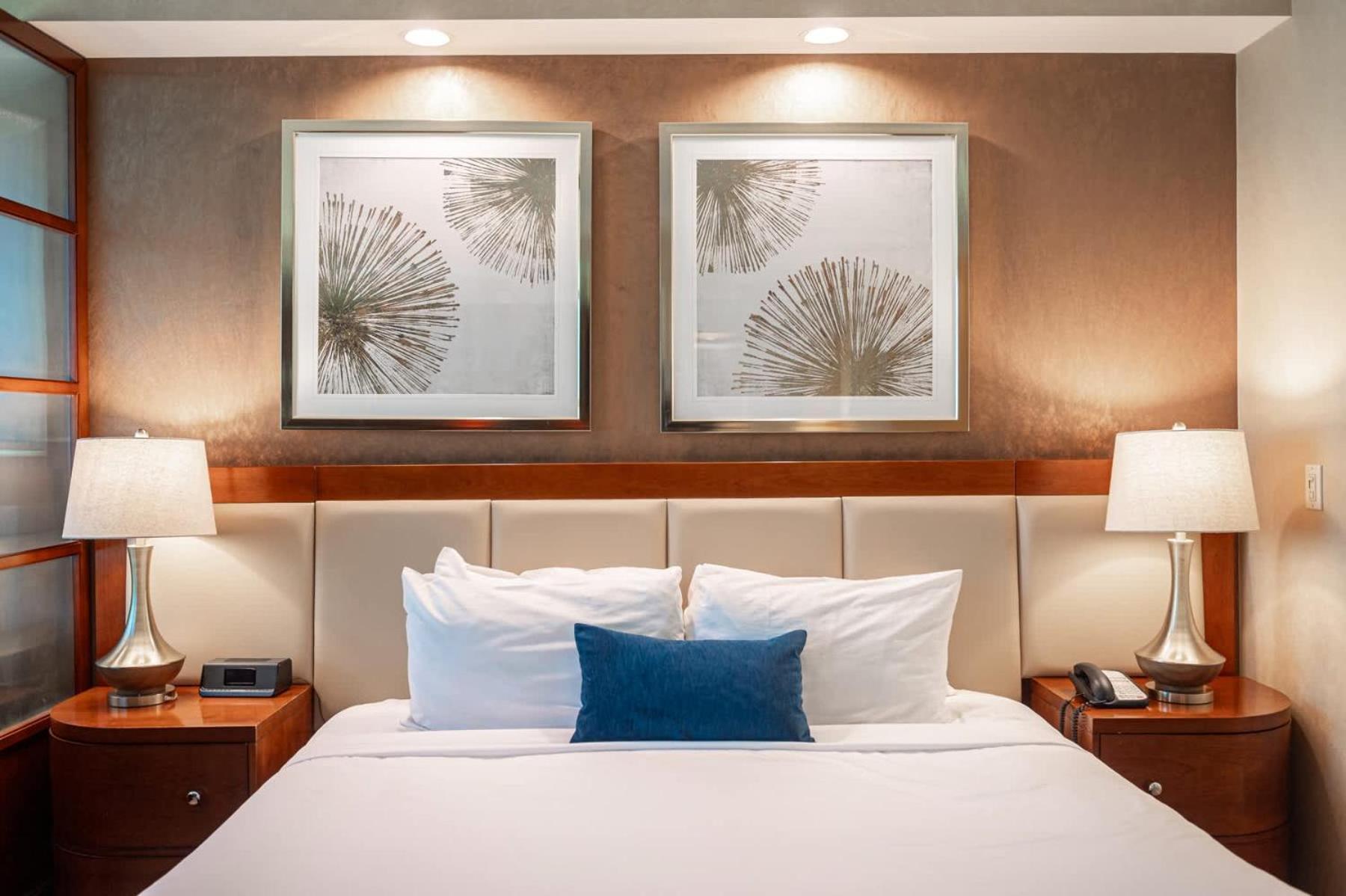 No Fee Strip View + Free Valet + Pool Holiday home *