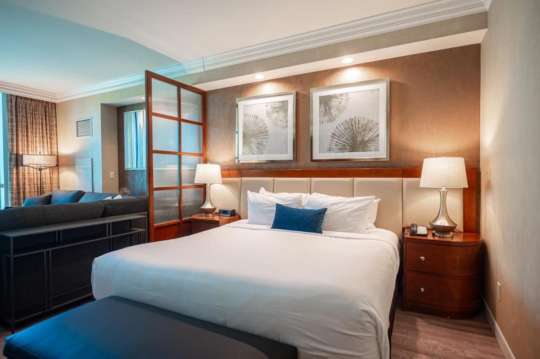 No Fee Strip View + Free Valet + Pool Holiday home Las Vegas