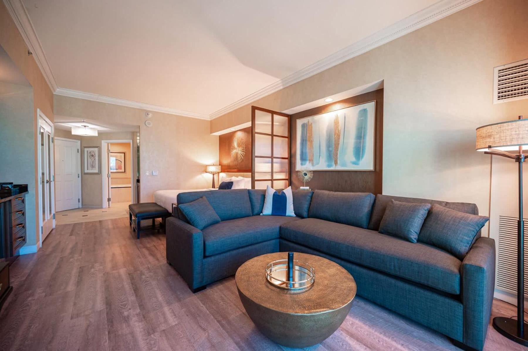 Holiday home No Fee Strip View Balcony+free Valet+ Pool Las Vegas