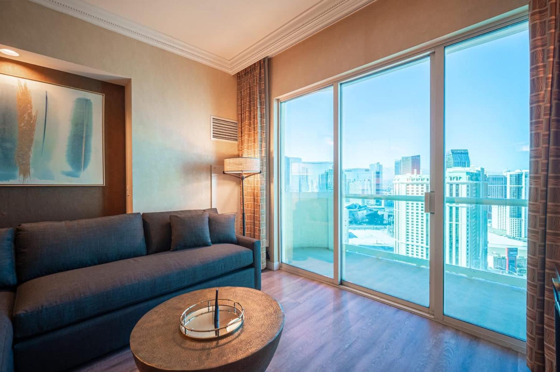 No Fee Strip View Balcony+free Valet+ Pool Holiday home