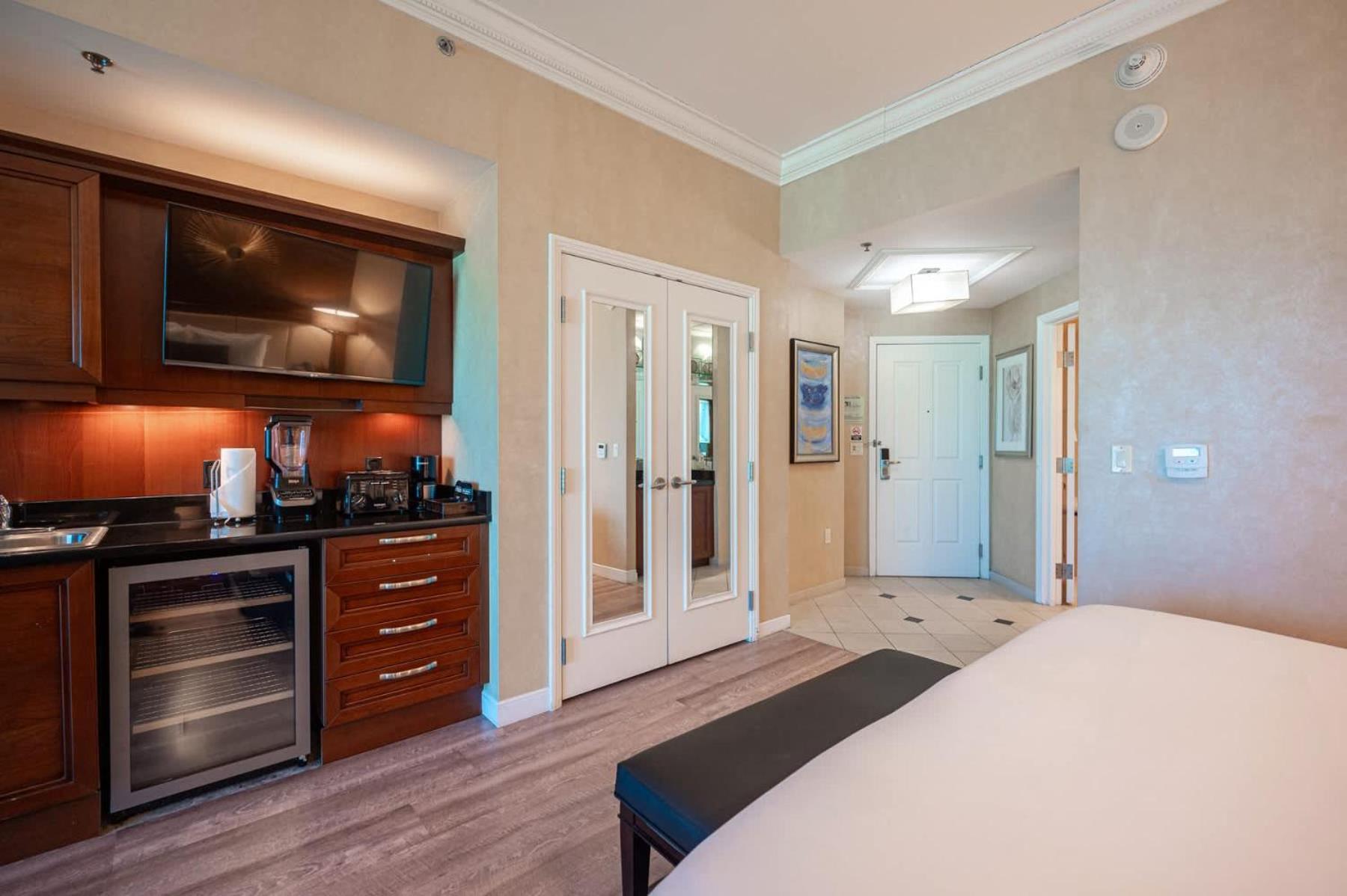 Holiday home No Fee Strip View Balcony+free Valet+ Pool