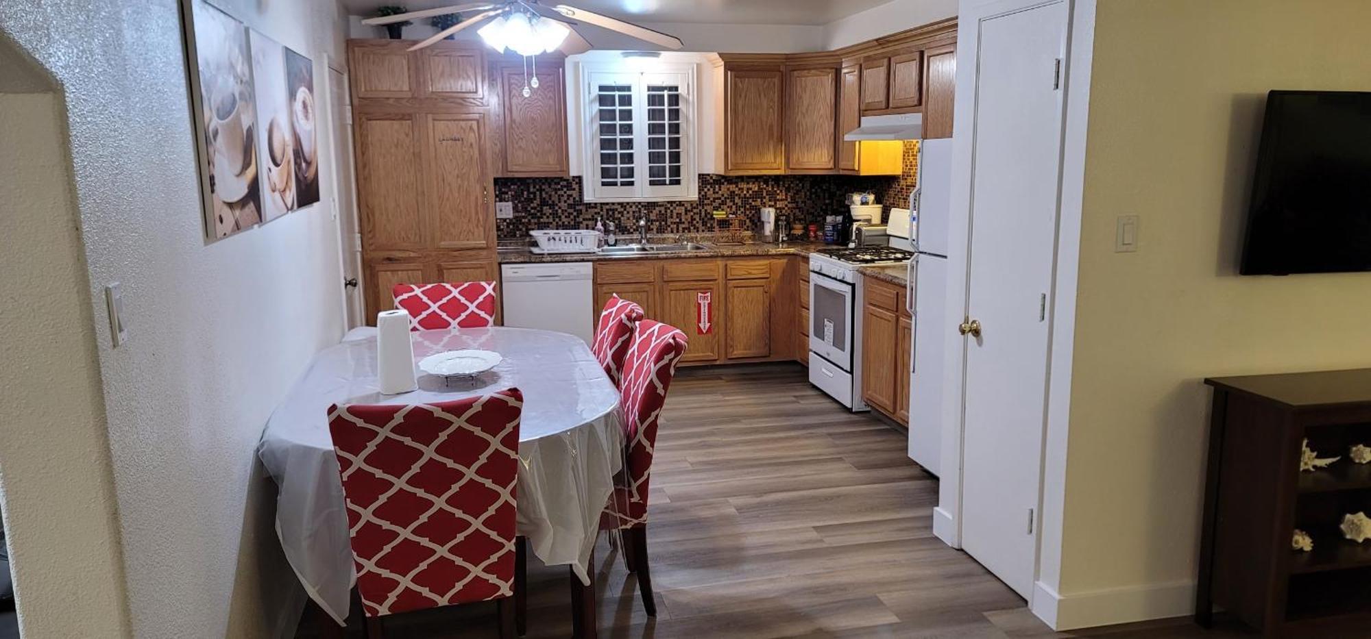 Vacation 3.5 Mi To Strip/dt/outlt Up To 8 Gst Holiday home Las Vegas