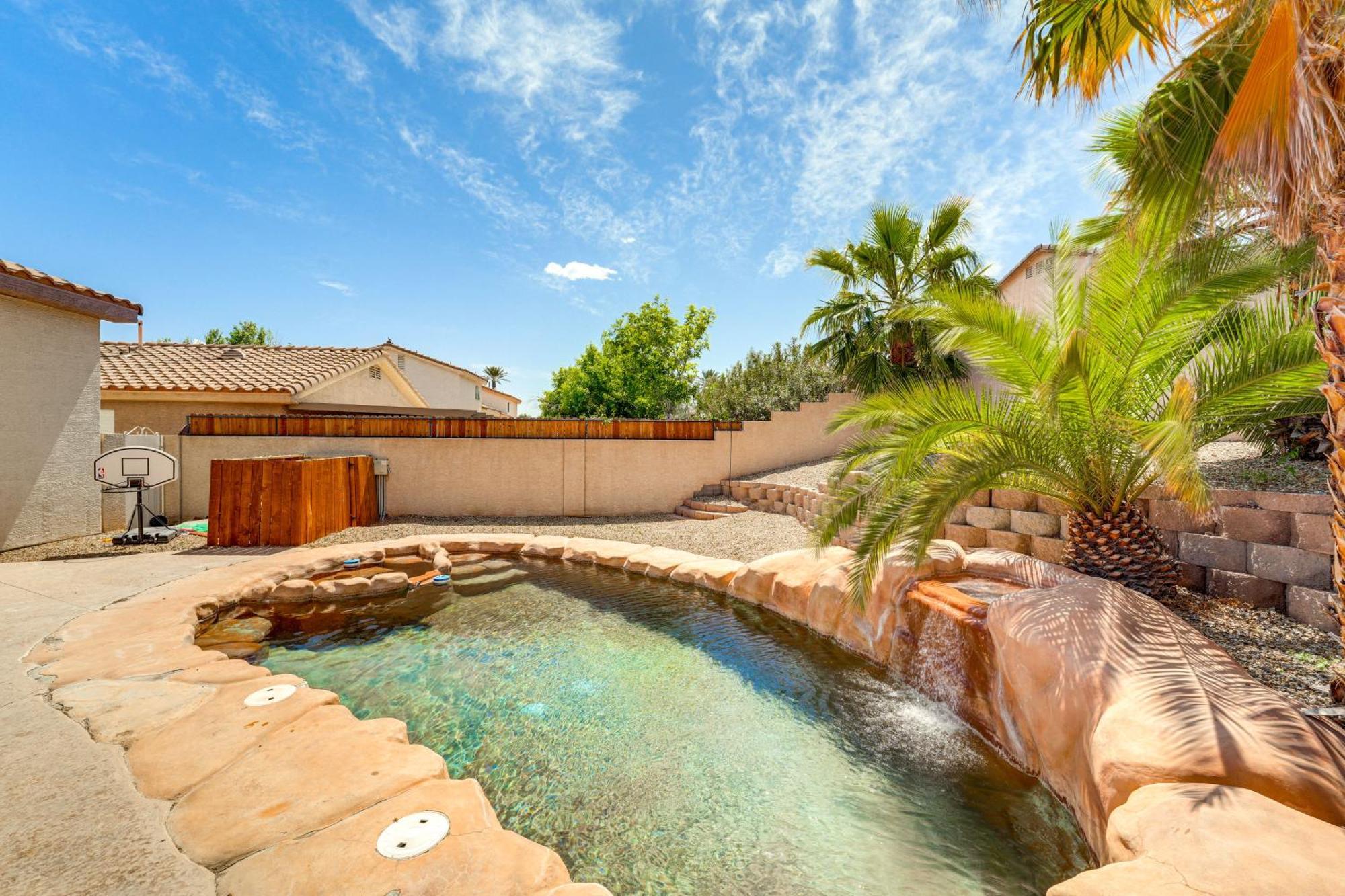 Vegas With Private Pool - Close To Casinos!