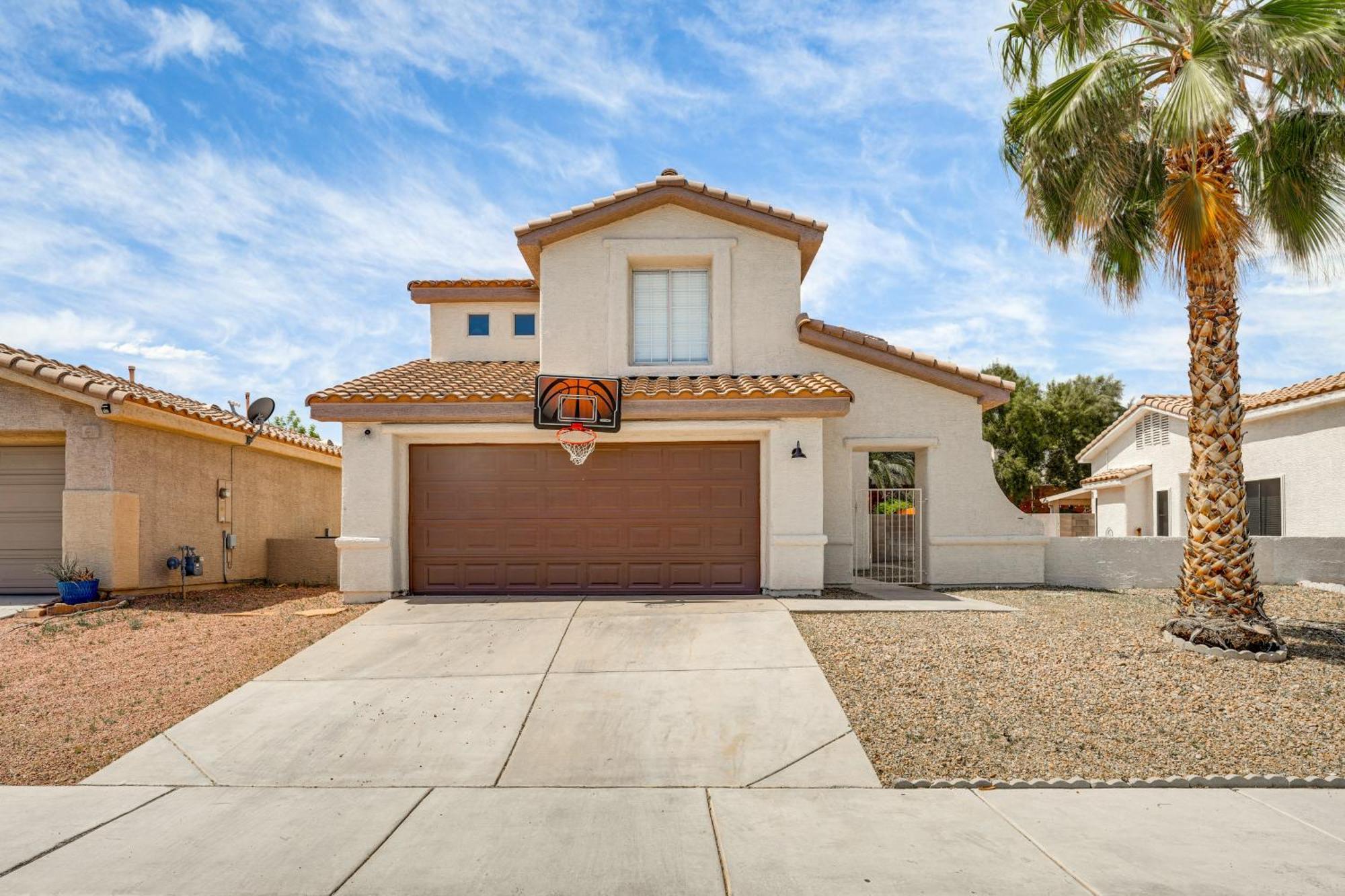 Vegas With Private Pool - Close To Casinos! Holiday home Las Vegas