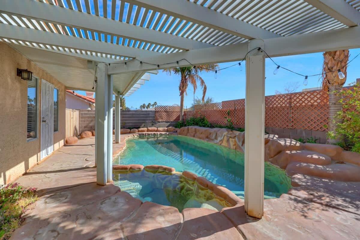 Newly Remodel 4br With Gameroom And Free Heated Great For Family Las Vegas
