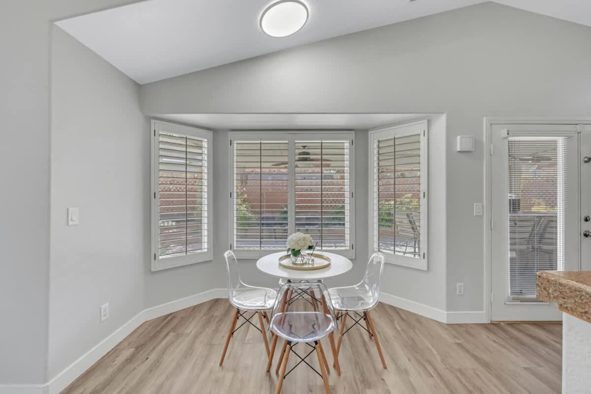 Newly Remodel 4br With Gameroom And Free Heated Great For Family Holiday home Las Vegas