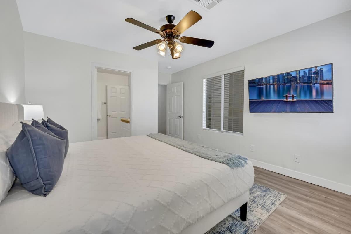 Newly Remodel 4br With Gameroom And Free Heated Great For Family Las Vegas