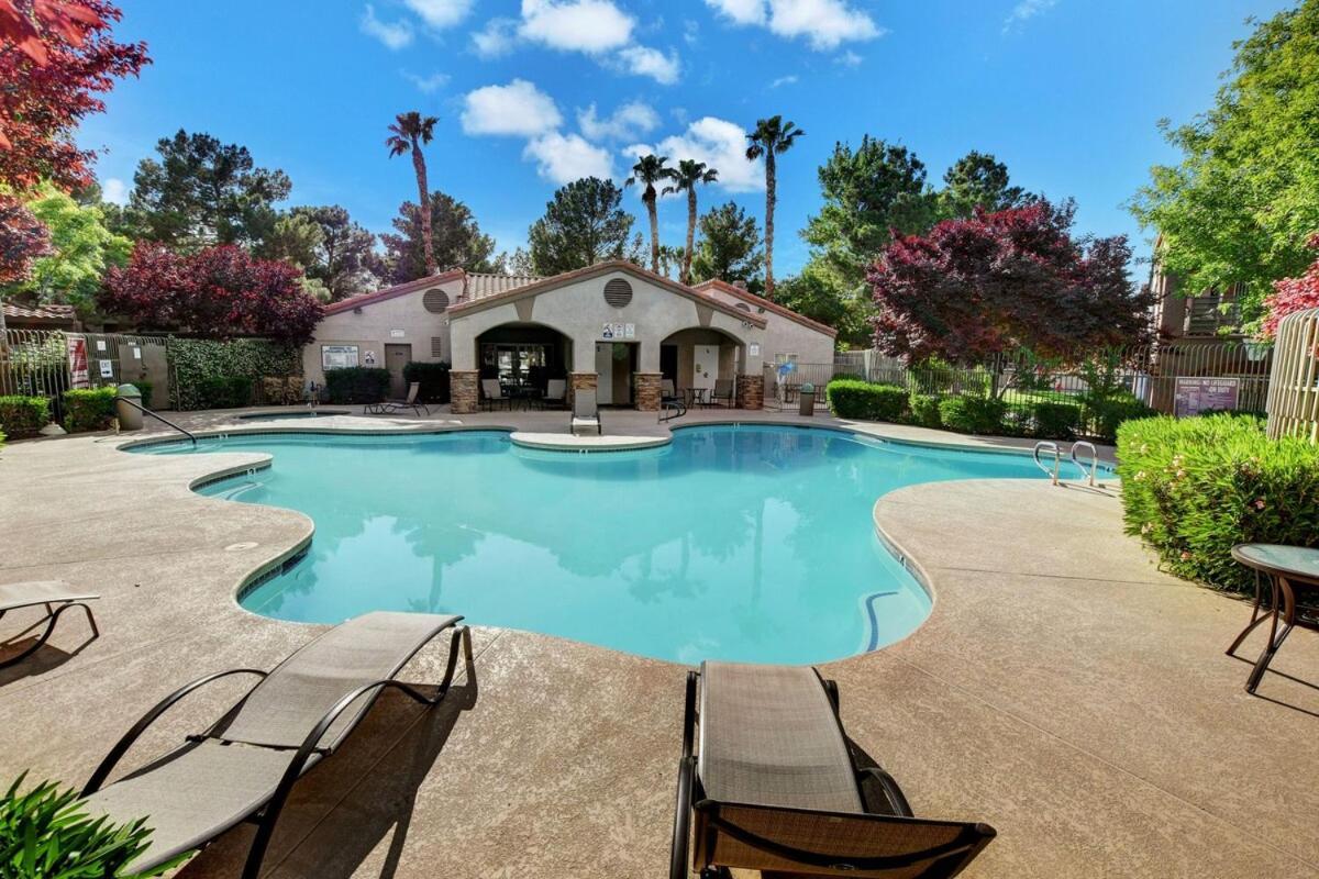 Summerlin In Gated Community ! *