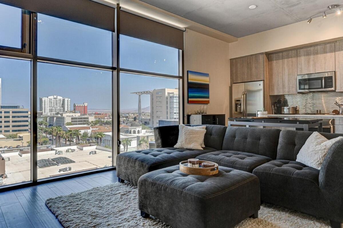 Apartment High-rise In Downtown Vegas *