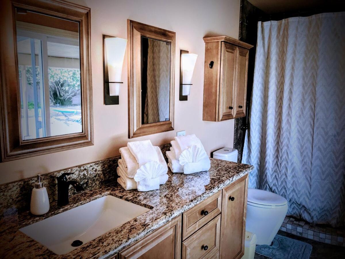Large Estate 2 Miles To Strip With Pool Holiday home Las Vegas