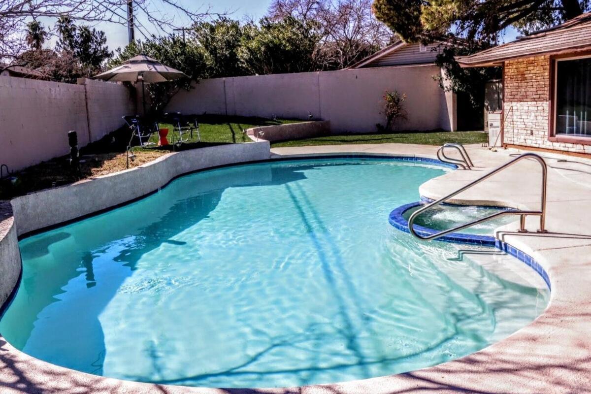 Large Estate 2 Miles To Strip With Pool Las Vegas