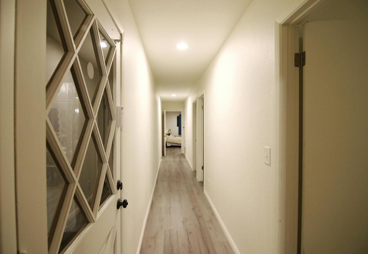Large Estate 2 Miles To Strip With Pool * Las Vegas