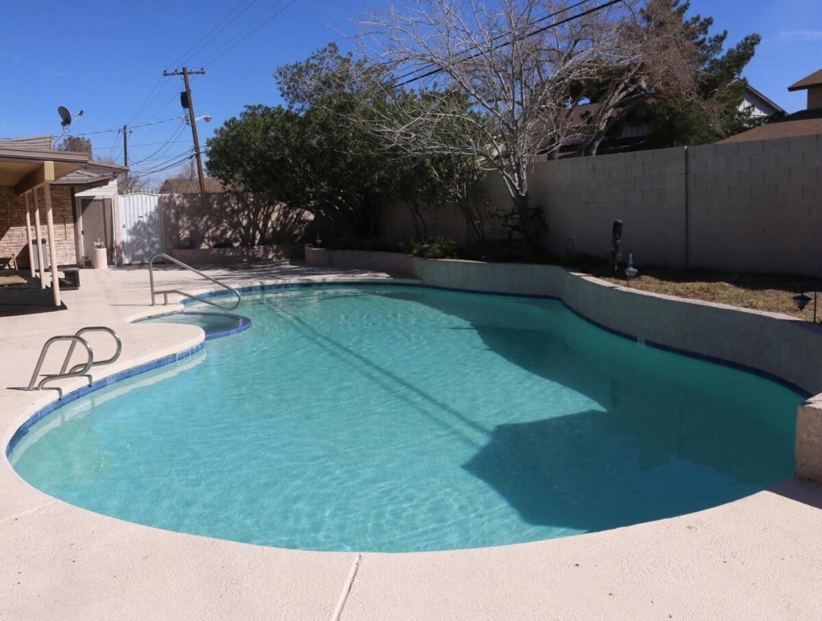 Holiday home Large Estate 2 Miles To Strip With Pool *