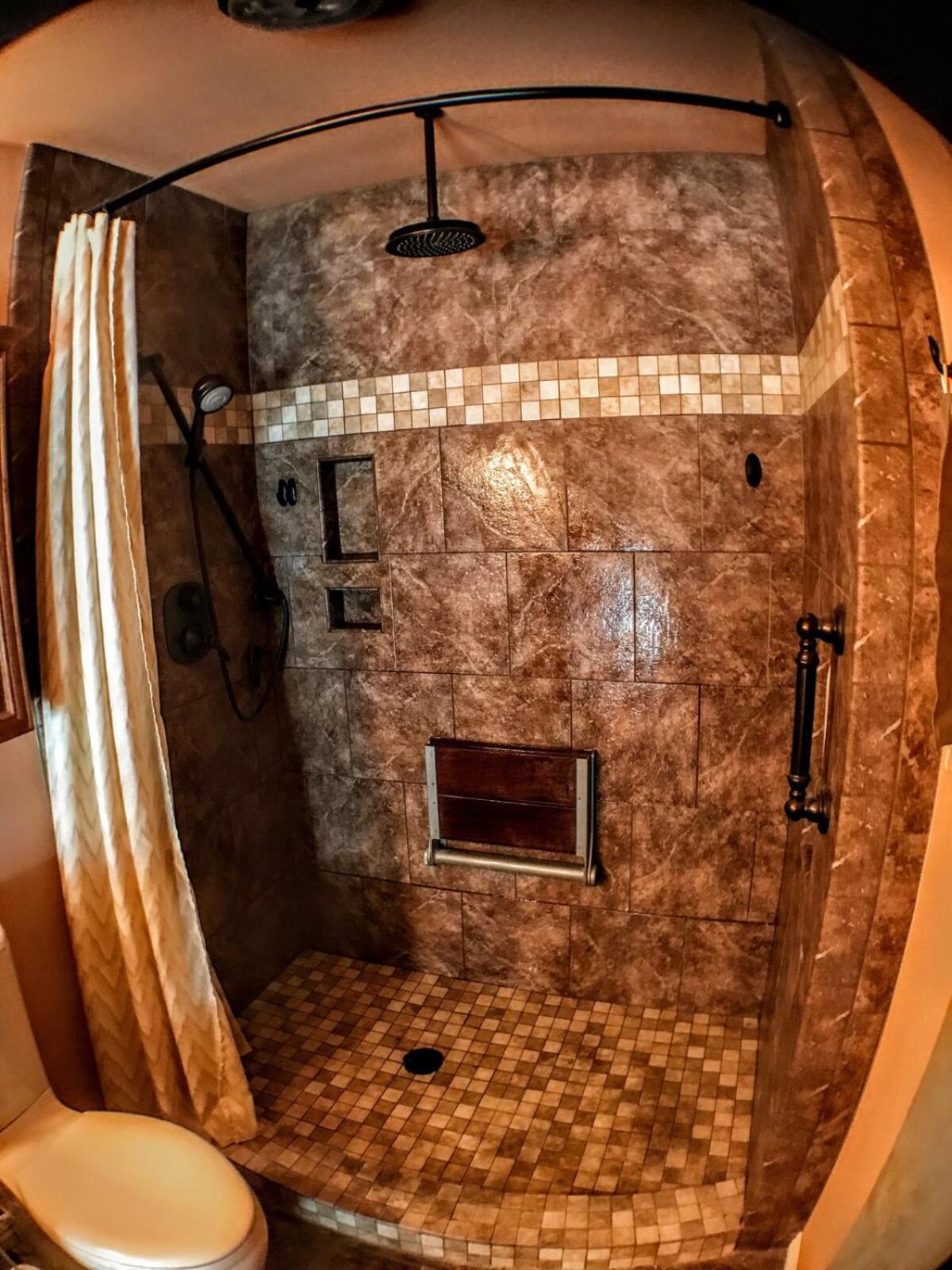 Large Estate 2 Miles To Strip With Pool * Las Vegas