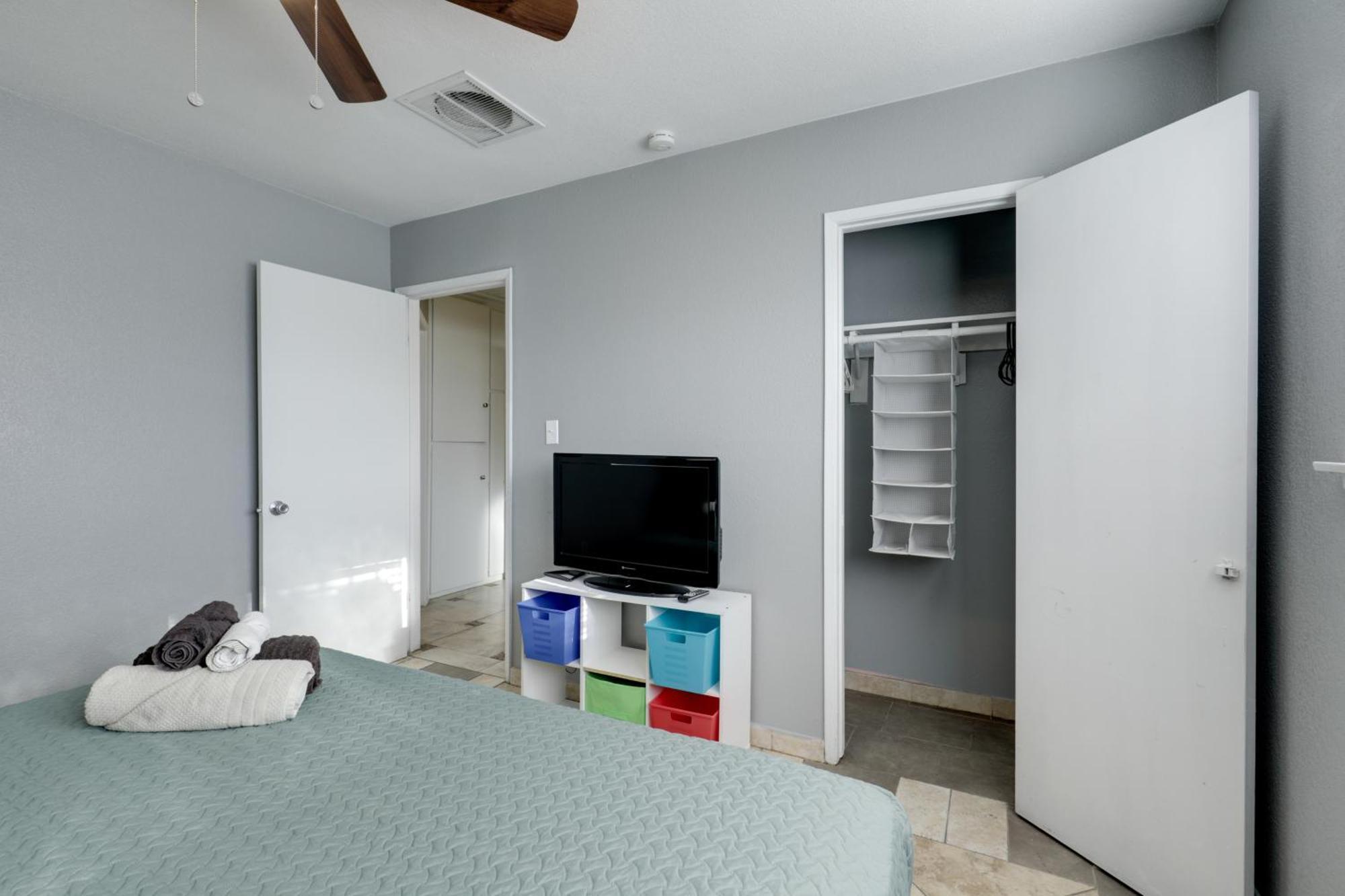 North Vegas Hideaway With Grill Less Than 10 Mi To Strip Holiday home